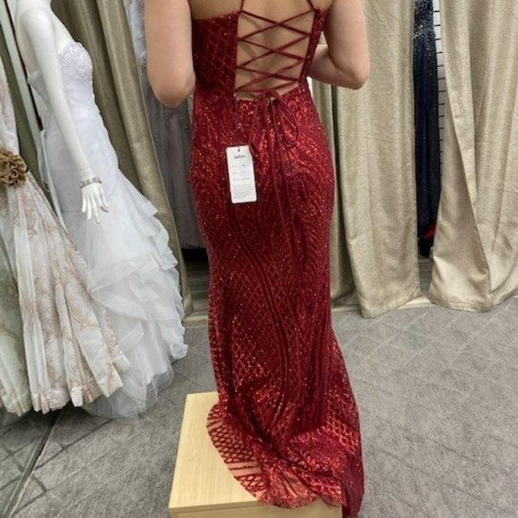 Brand new never warn prom dress - Picture 2 of 3